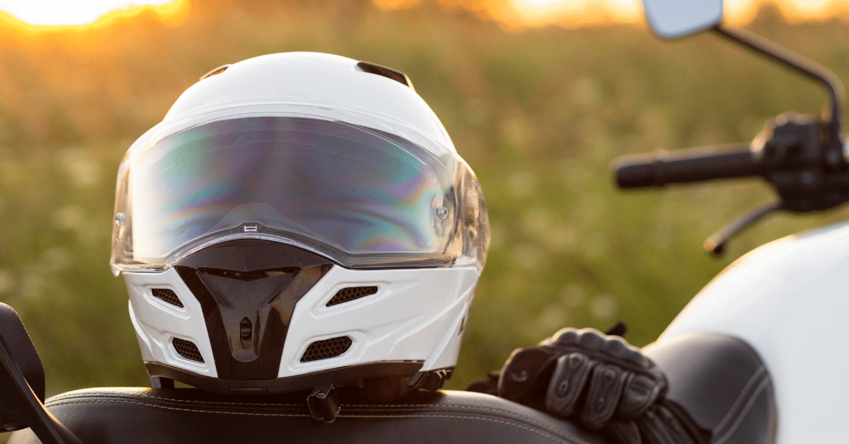 Motorcycle safety helmet